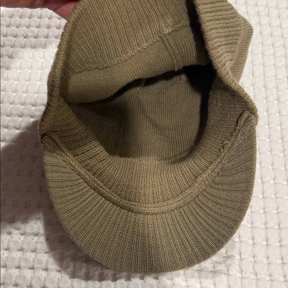 Stylish Brown and Tan Knit Cap and Glove Set - Picture 5 of 8